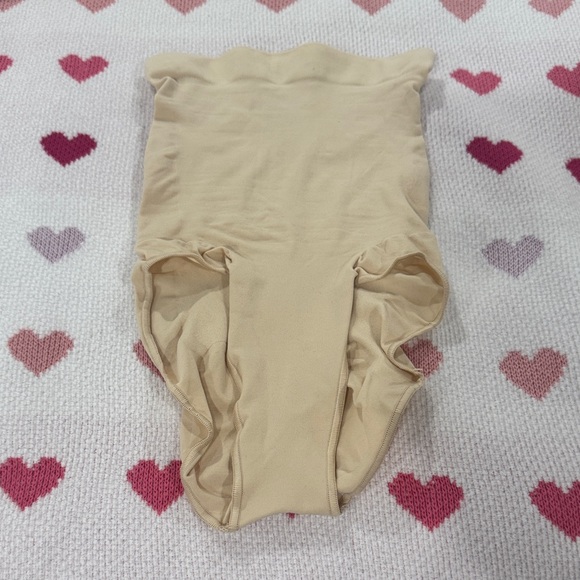 SKIMS Core Sculpt Butt Lifting Brief - Beige - Picture 2 of 6